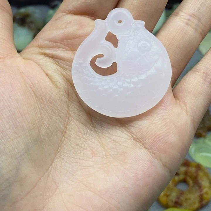 蛇纹石玉未镶嵌颈饰