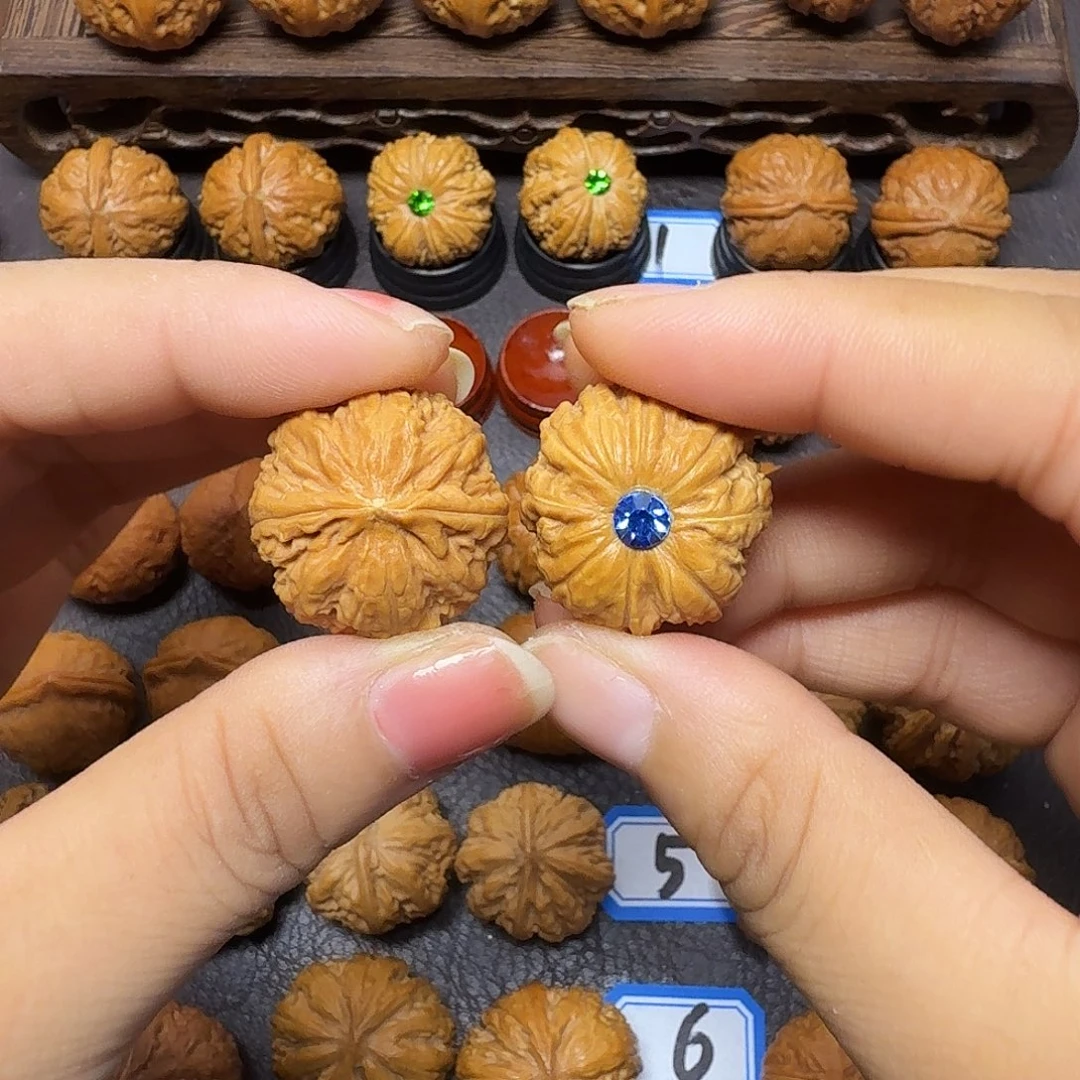 사***·文玩核桃把件25尺莲花磨盘封底