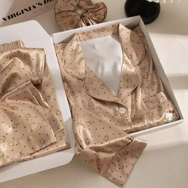 多金kitty 丝缎面睡衣