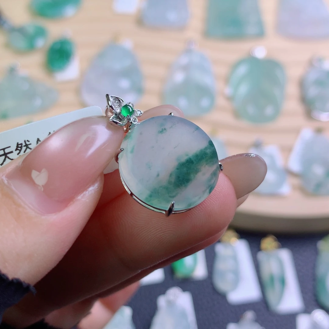 翡翠18K金镶嵌颈饰翡翠吊坠