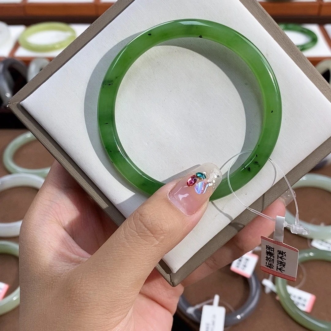 和田玉手镯未镶嵌泉