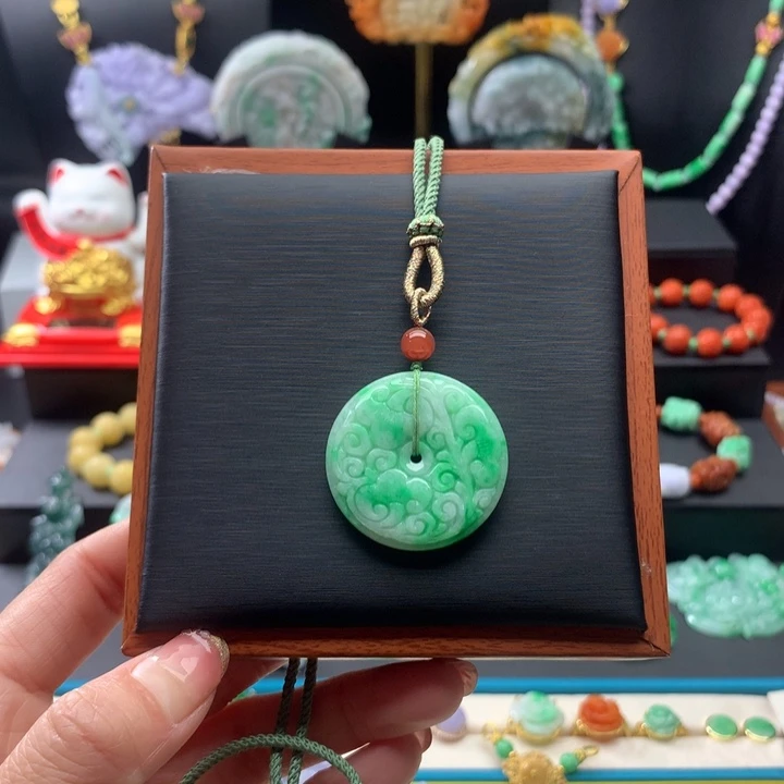 翡翠颈饰未镶嵌翡翠扣子