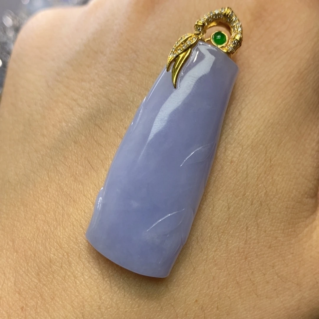 颈饰18K金镶嵌翡翠缅甸