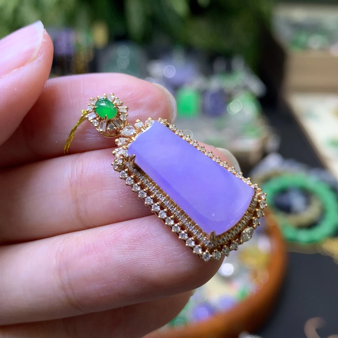 颈饰18K金镶嵌翡翠