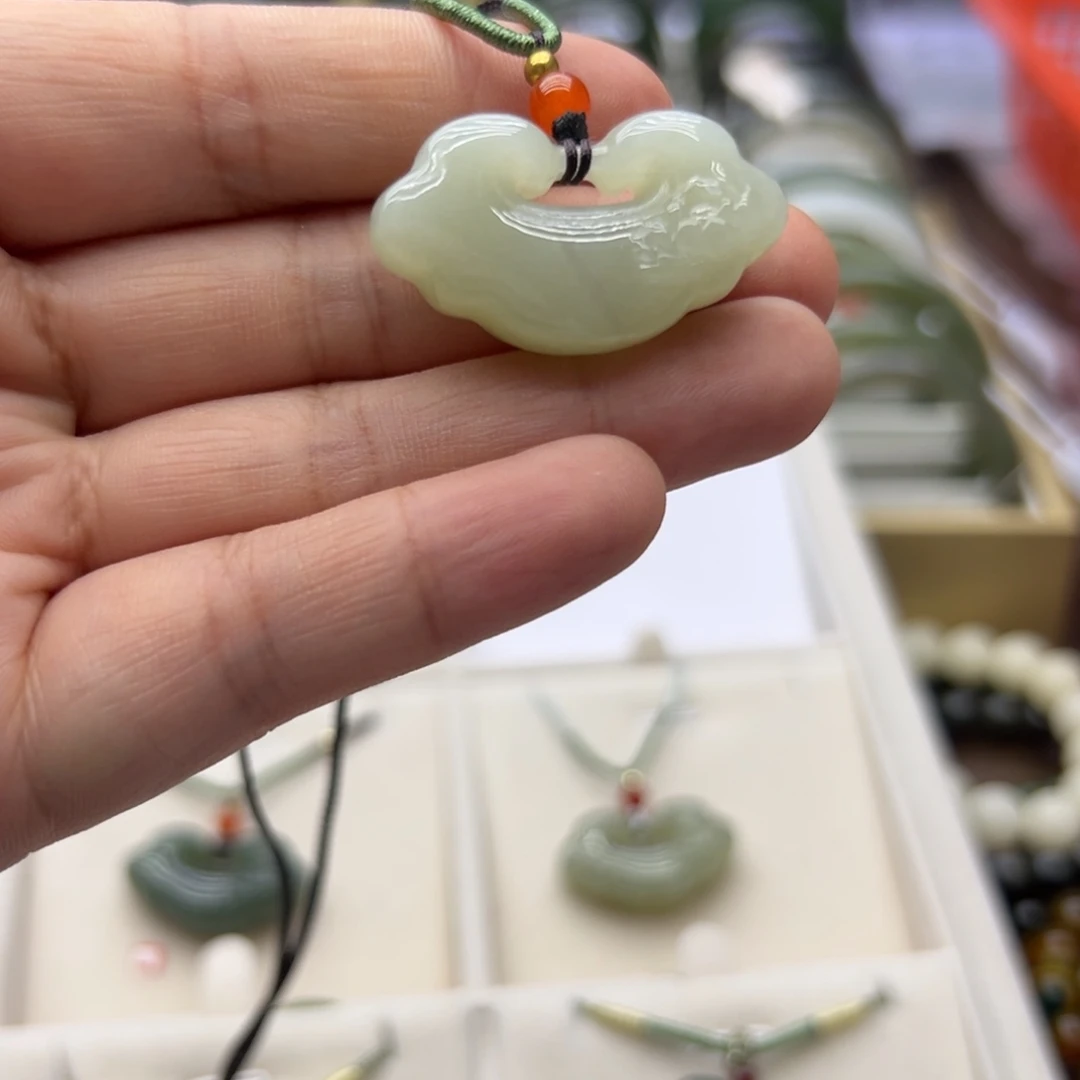 颈饰未镶嵌和田玉345瑕