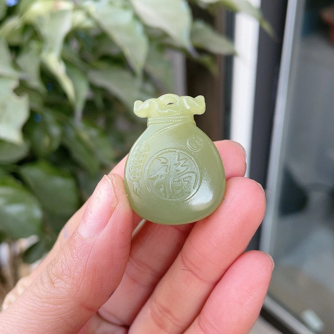 267246玉美人小程和田玉黄口料代代有钱挂件