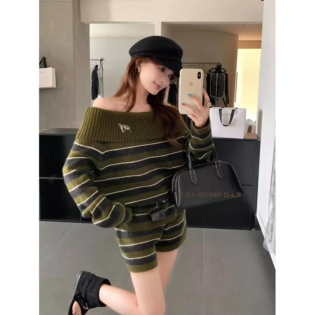 纯欲辣妹一字肩横条纹长袖毛衣女秋季新款修身显瘦高腰短裤套装