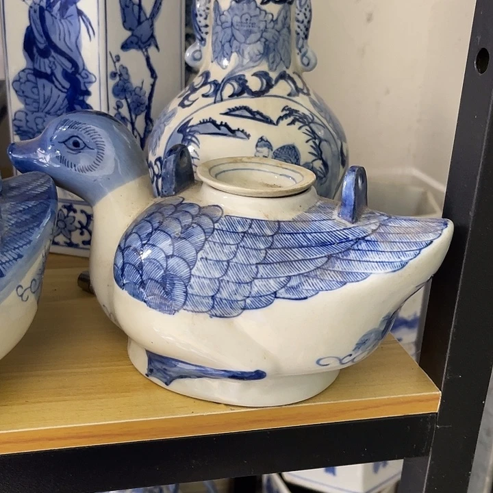 摆件老瓷、青花手绘鸭壶