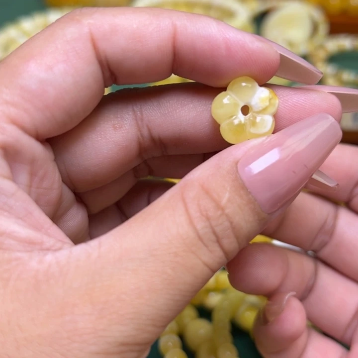 蜜蜡未镶嵌珠宝奇石