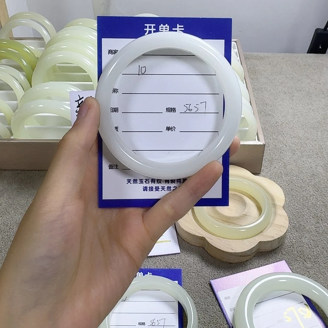 未镶嵌手镯和田玉（糖玉）