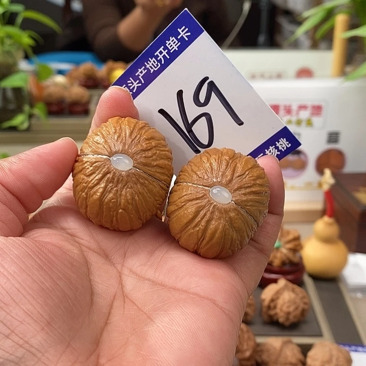 心***运把件文玩核桃37银镶玉猴头元宝169号