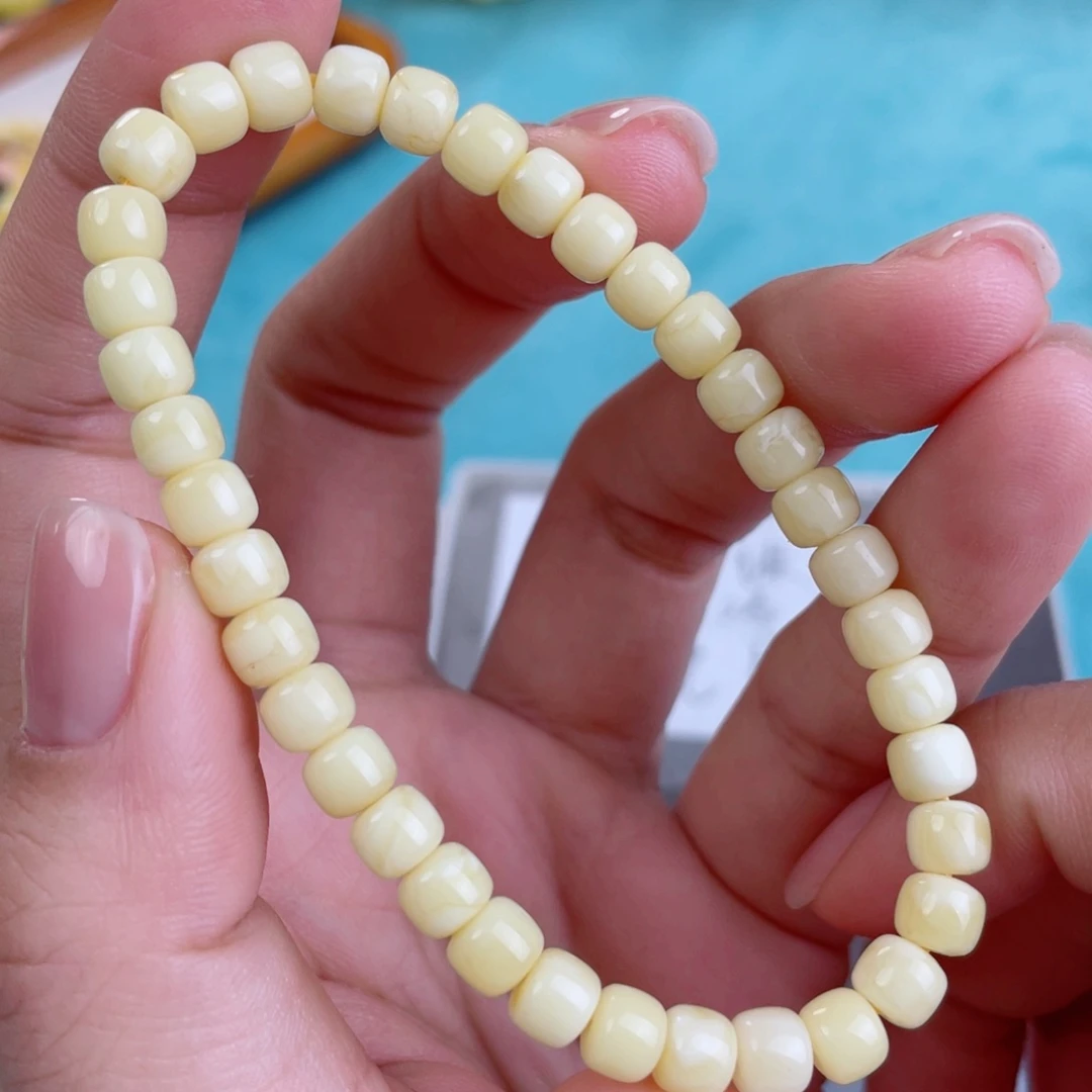 蜜蜡裸石未镶嵌蜜蜡