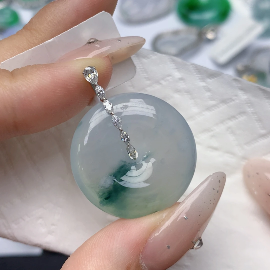 颈饰18K金镶嵌翡翠