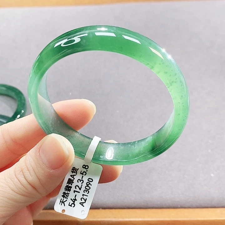 翡翠未镶嵌手镯（圆镯）