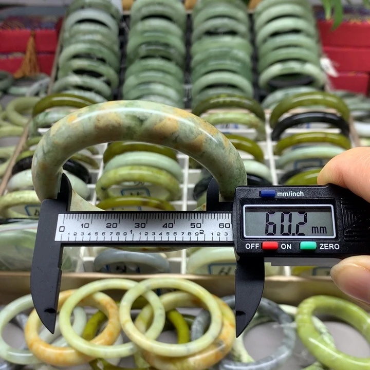 未镶嵌蛇纹石玉手镯68