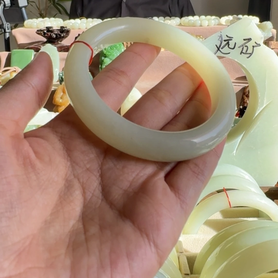 颈饰未镶嵌和田玉（糖玉）