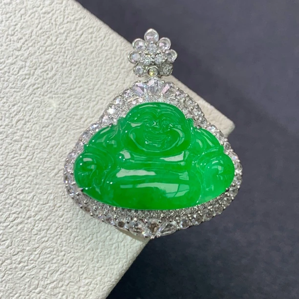 新品推荐·18K金正色阳绿佛公翡翠玉石缅A吊坠气质时尚绿色