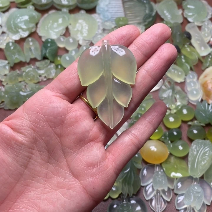 蛇纹石玉合金颈饰