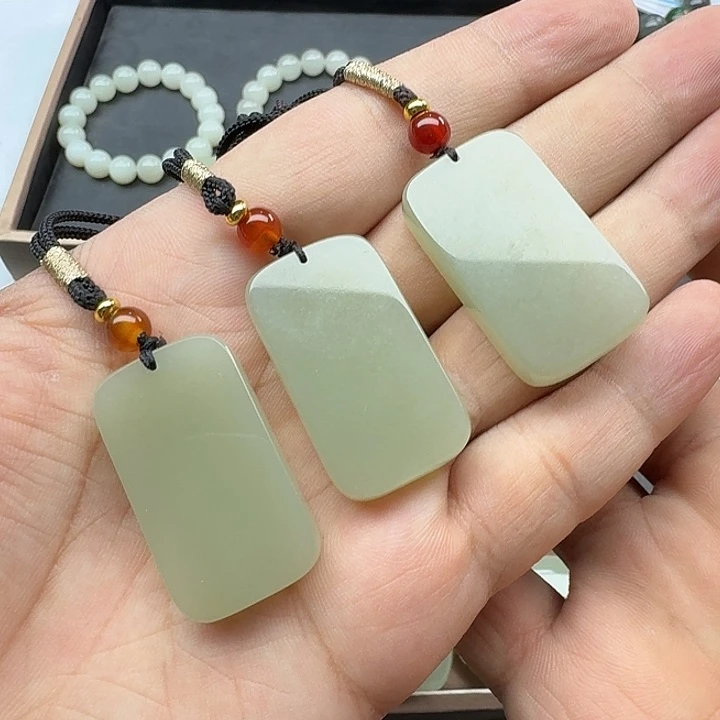 和田玉未镶嵌颈饰青海料无事牌多样性发一