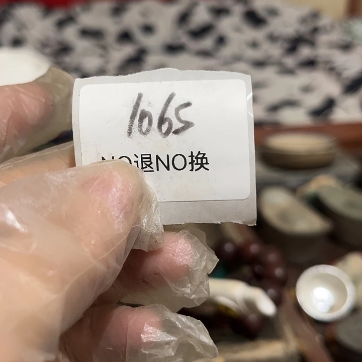 莫***、木头木头不退不换1065号工艺品