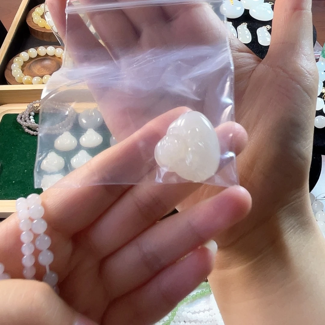 和田玉未镶嵌颈饰⁹****'