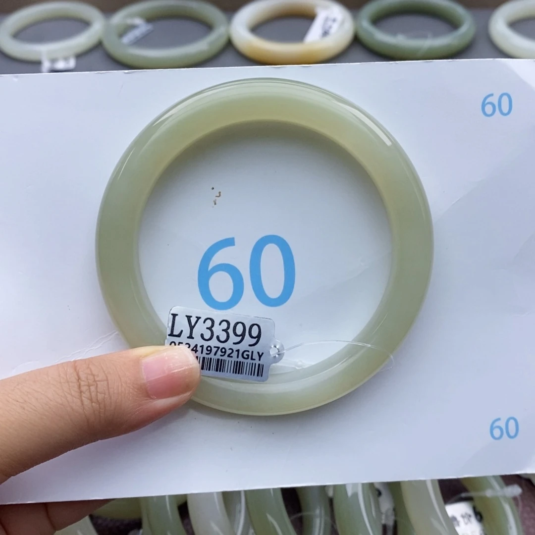 和田玉手镯未镶嵌61.2圈口