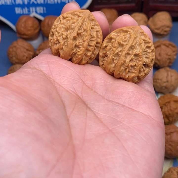 文玩核桃把件九龙筋