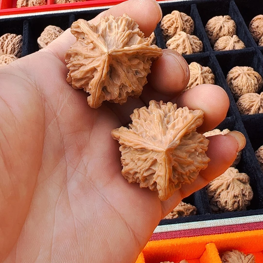 吊坠桃核盘山三棱