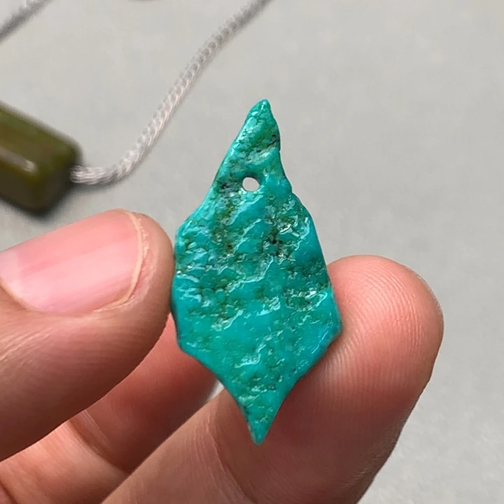 绿松石未镶嵌颈饰