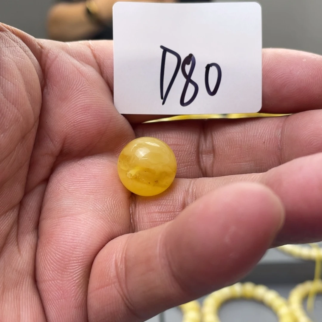 未镶嵌琥珀手链多样性发，发其中一件