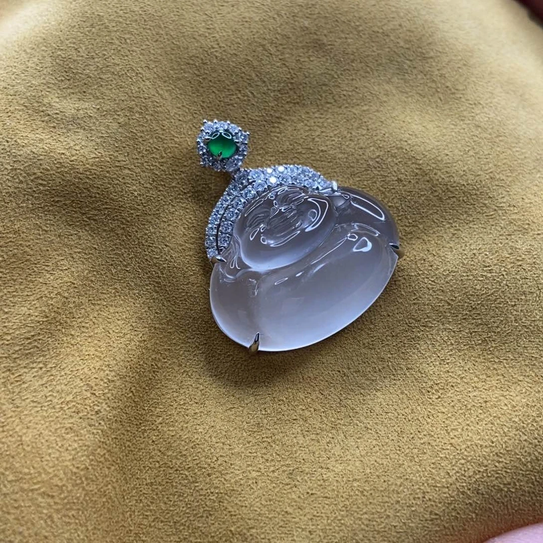 石英质玉颈饰未镶嵌青*