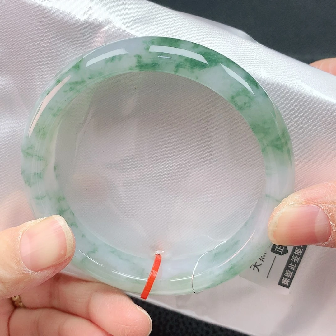 翡翠手镯未镶嵌60圈