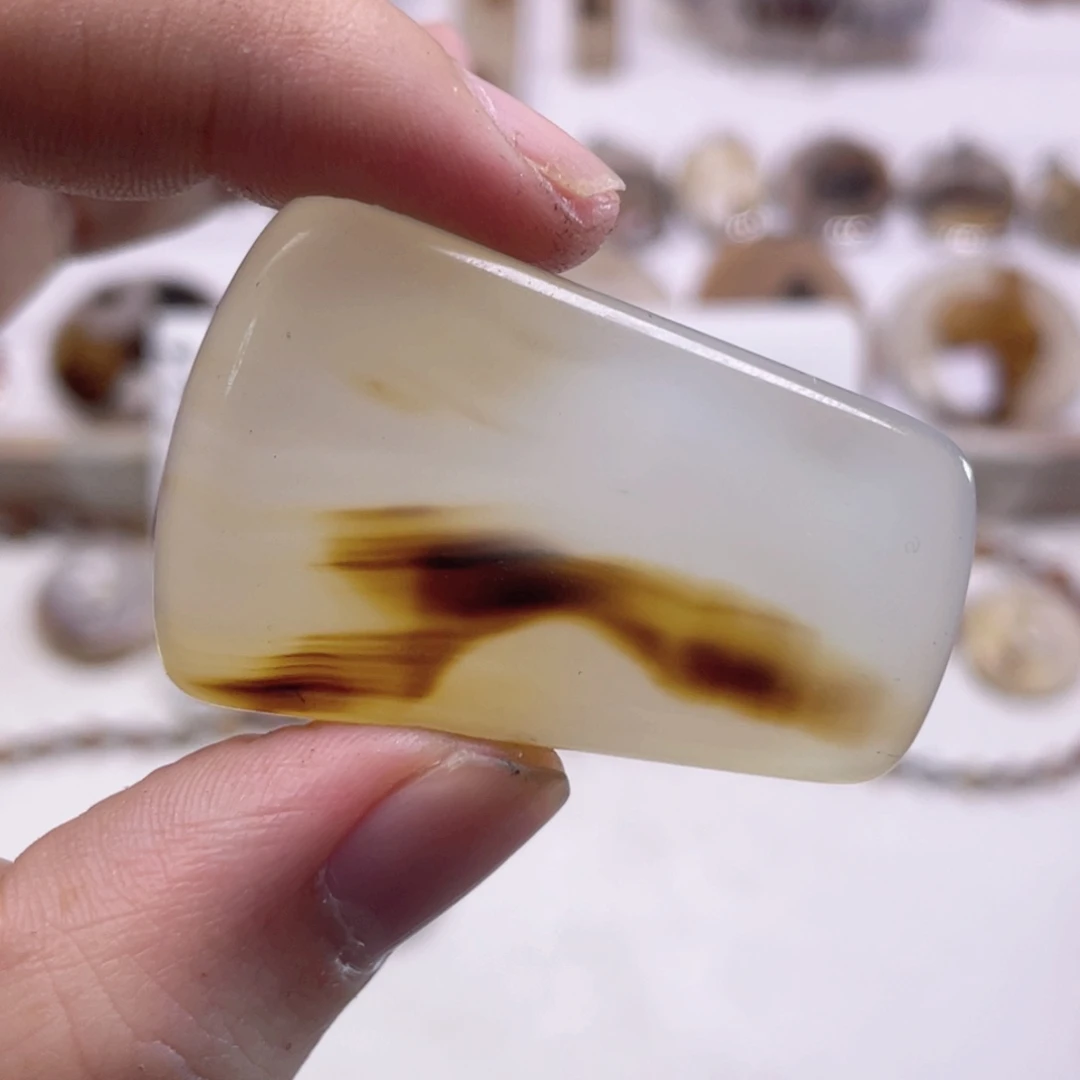 玛瑙/玉髓未镶嵌珠宝奇石