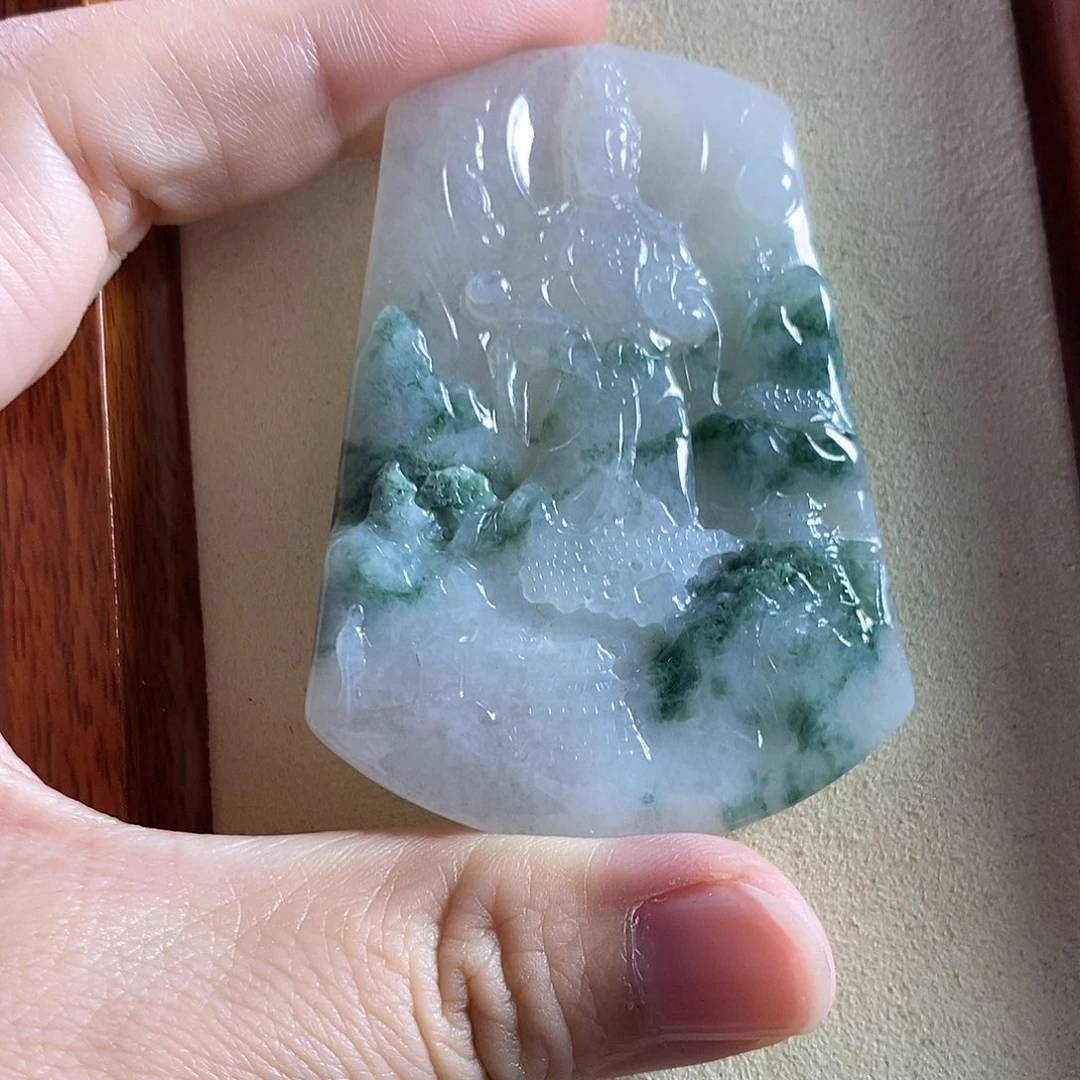 翡翠未镶嵌颈饰山水观音