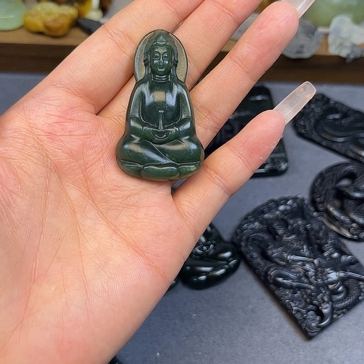 泰***玉蛇纹石玉未镶嵌颈饰