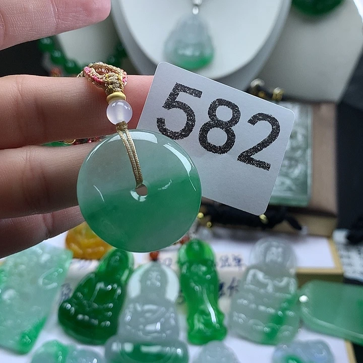 吊坠(赠链)未镶嵌翡翠