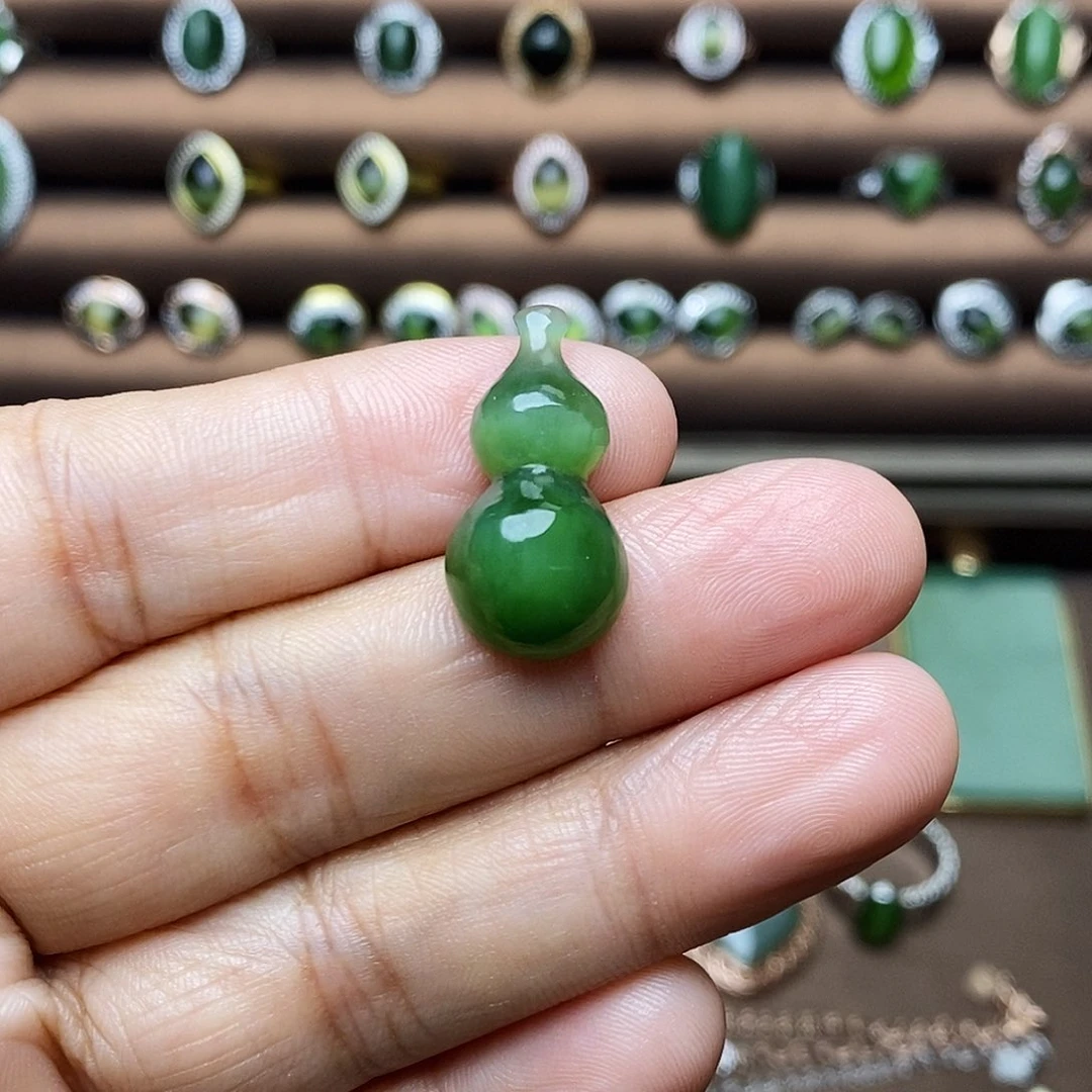 吊坠(不含链)未镶嵌和田玉（碧玉）裸石