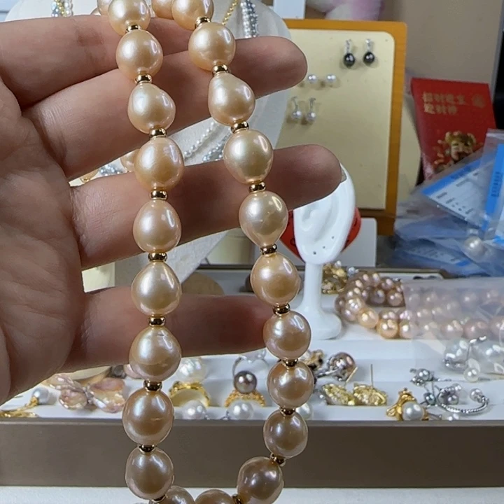 淡水珍珠卡11左右水滴中国红金有正常生长纹未镶嵌小*肉