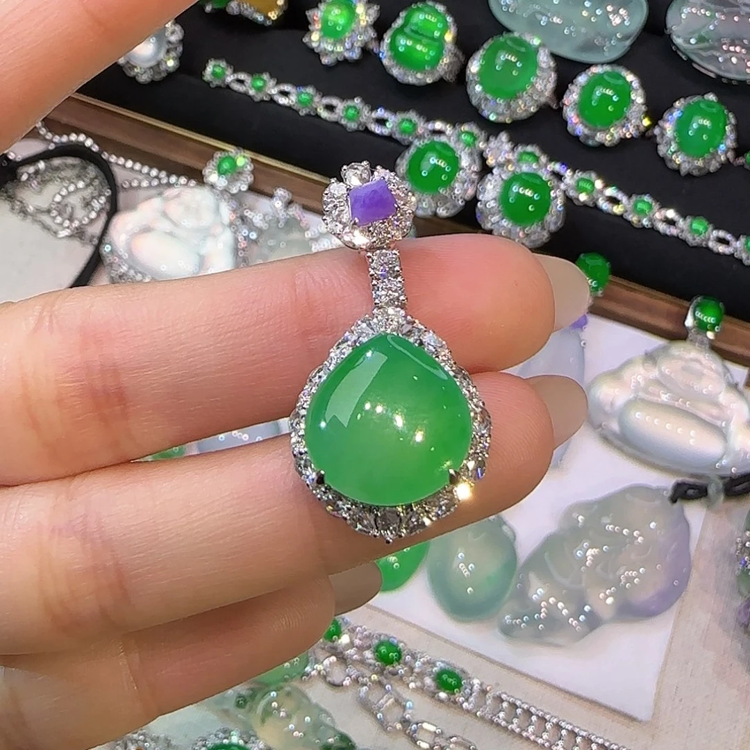 翡翠18K金镶嵌戒指