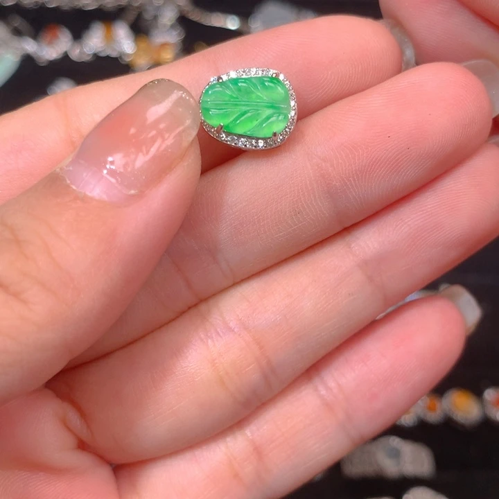 有***好翡翠银S925镶嵌耳饰叶子