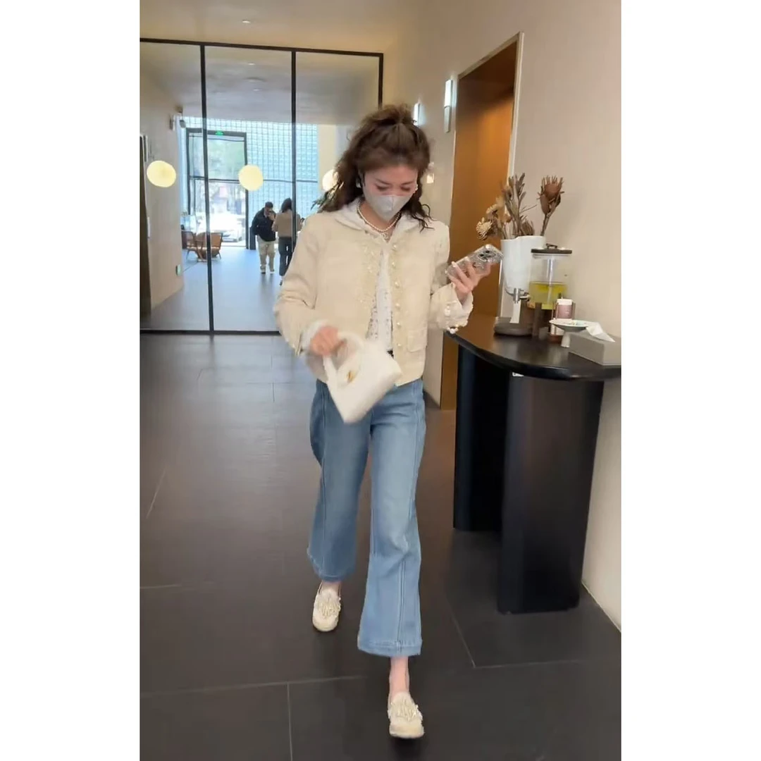 早春时尚穿搭2025年新款百搭连帽打底衫小香风外套牛仔裤三件套装