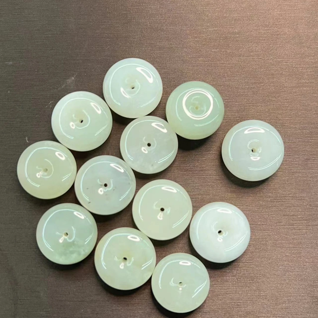 A242 和田玉平安扣多样性发一（直径约17-20mm）