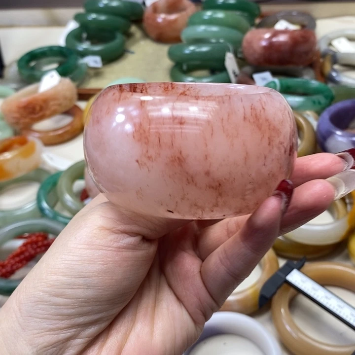 未镶嵌手镯石英质玉枫*