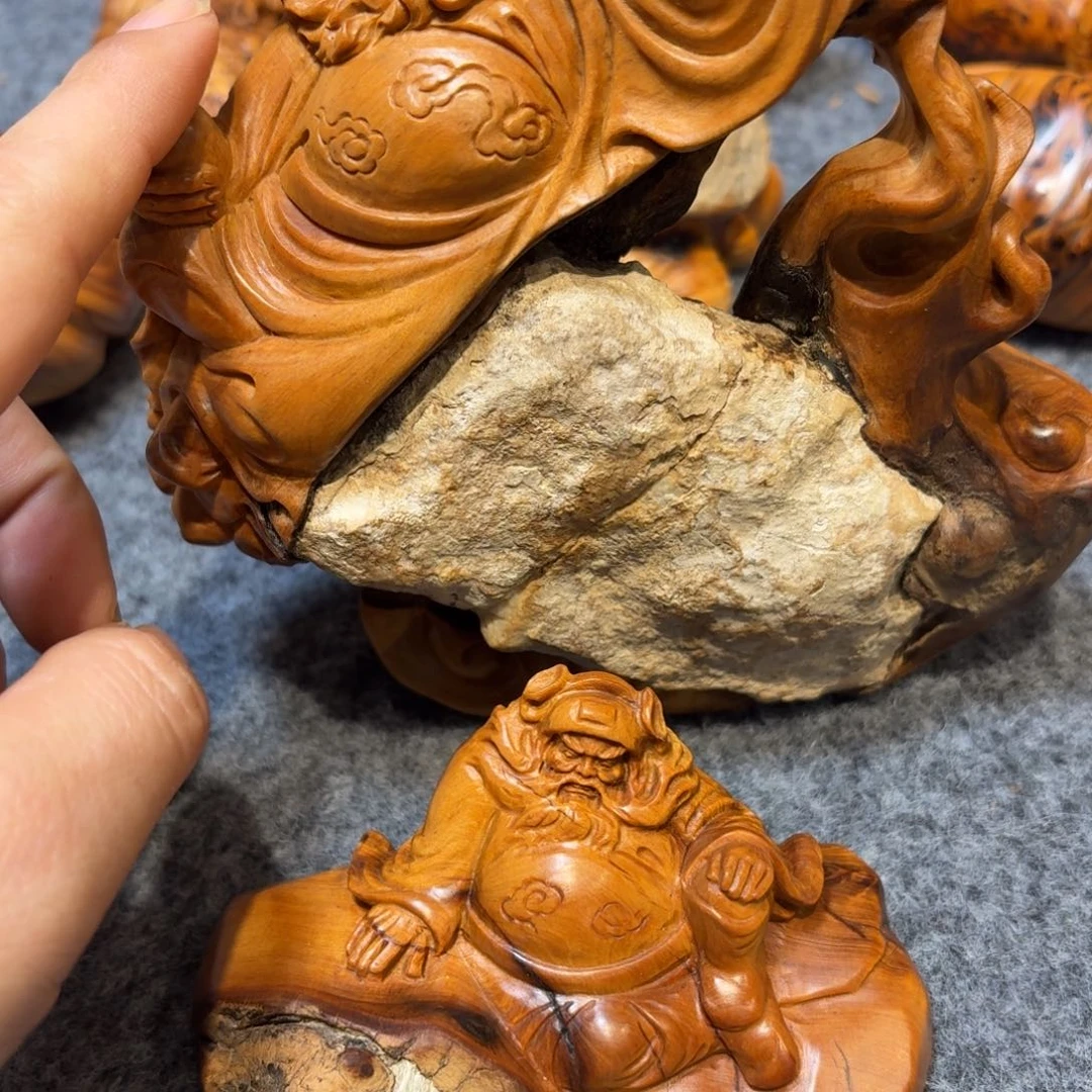 柏木壮**你崖柏雕刻钟馗