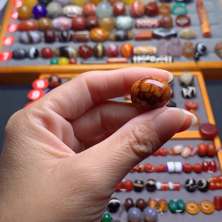 玛瑙/玉髓颈饰未镶嵌马*徐