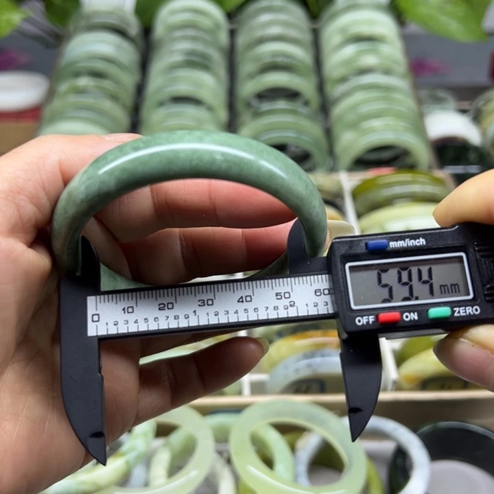 蛇纹石玉未镶嵌手镯73