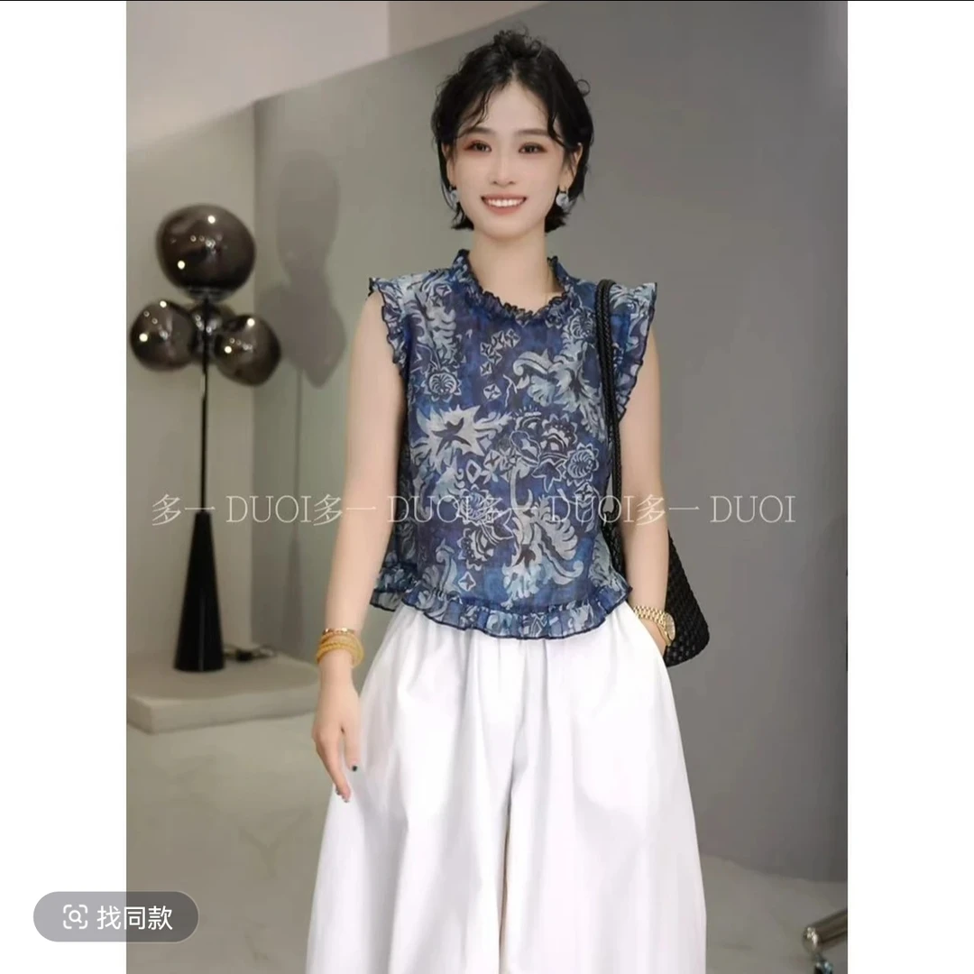 多一“青花遥”2025夏季时尚碎花木耳边印花上衣后背纽扣无袖衬衣