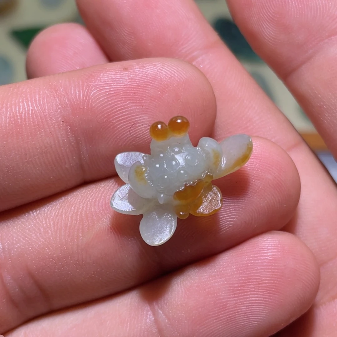 定制翡翠未镶嵌花花