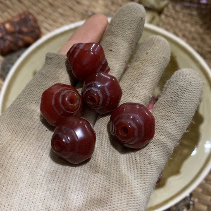 洱***哥瓷片它能使它变的美丽传说故事