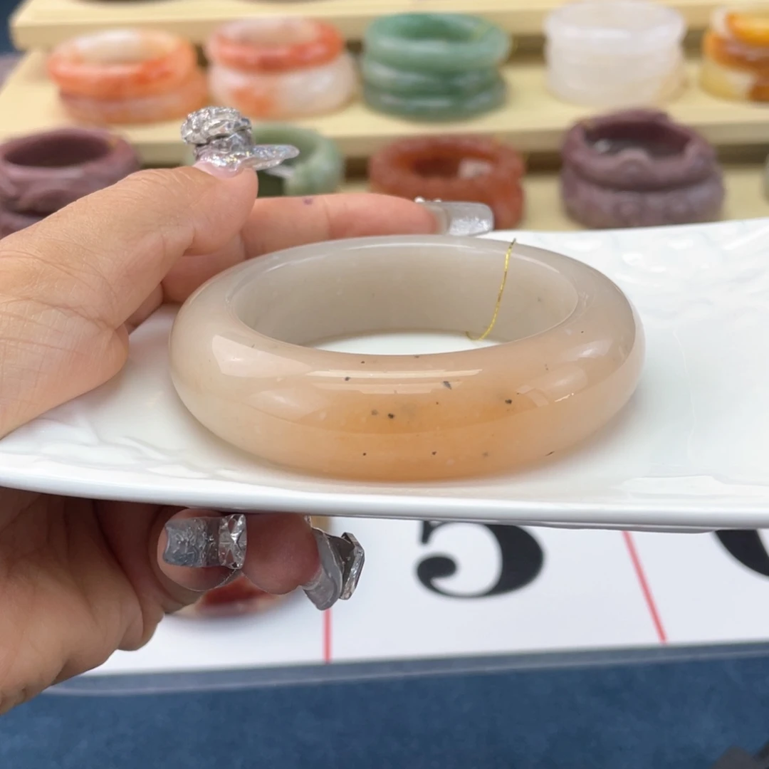 發****石英岩玉手镯未镶嵌